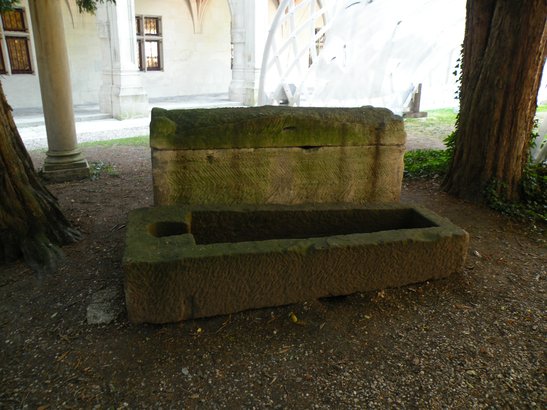  Sarcophage, cour du musée lorrain
